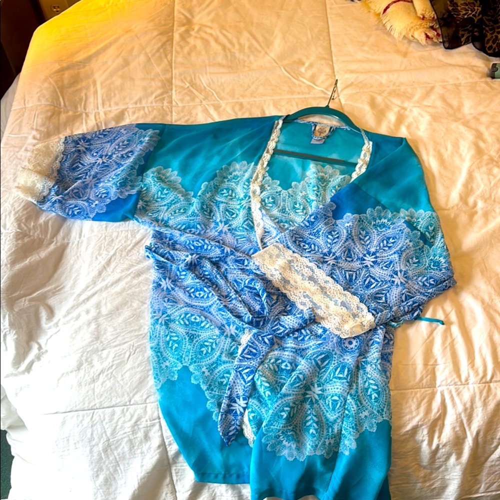 Blue and White Lace Kimono Robe